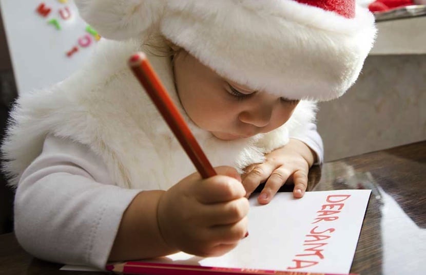 Qué hacer cuando pide muchos regalos a Santa o los Reyes Magos