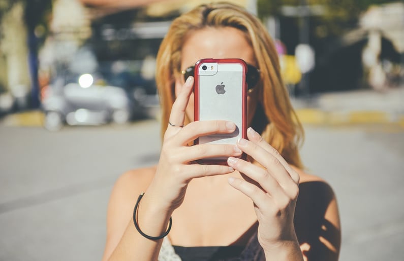 Estudio asocia uso del celular durante embarazo con hiperactividad en niños
