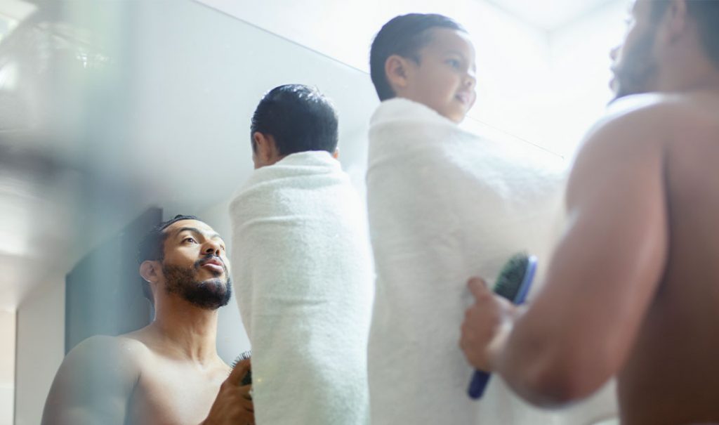 ¿Hasta qué edad puedo bañarme con mis hijos?