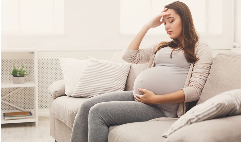 ¿Por qué duele la cabeza durante el embarazo?