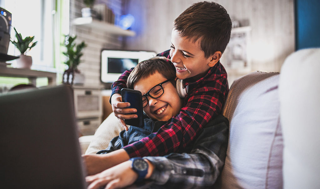 ¿Cómo proteger a tu hijo de los retos en redes sociales?