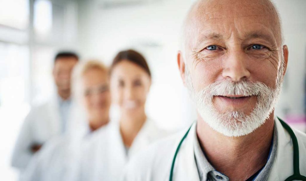 En México convocan a médicos de más de 60 años como apoyo durante contingencia
