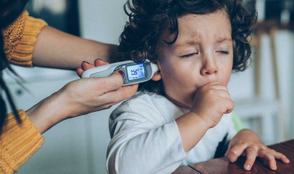 ¿Por qué no automedicar a un niño si le da COVID-19?