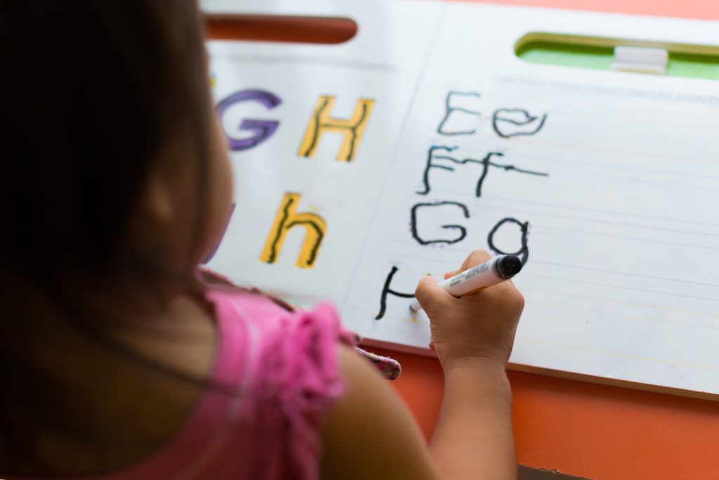Así es el cerebro de los niños que tienen letra fea
