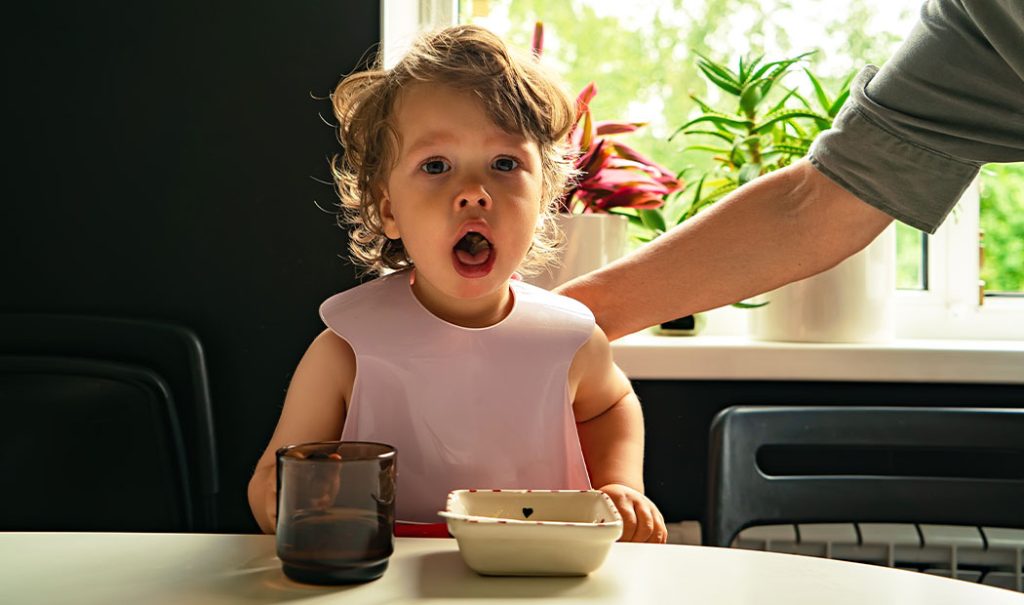 6 alimentos con los que se ahogan los niños comunmente