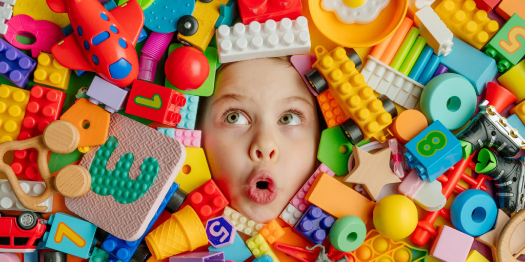 Síndrome del niño hiperregalado: ¿Por qué no debes comprarle toooodo a tus hijos?